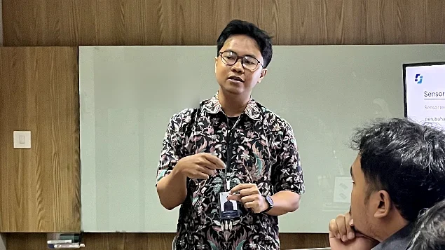 Syarif mengajar desain PCB